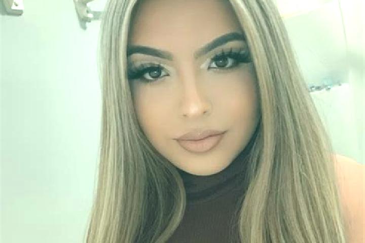 Emma, 26, a blonde brown-eyed latina companion based in Peratata. Offering Striptease, Fetish, Overnight, 69. Available for incall and outcall, overnight boo...