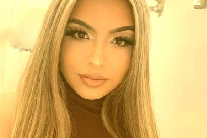 Emma, 26, a blonde brown-eyed latina companion based in UEllo. Offering Dinner Date, CIM, Domination, Massage. Available for incall and outcall, day and even...