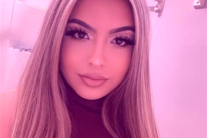 Emma, 26, a blonde grey-eyed latina companion based in Baimu. Offering Massage, Roleplay, Couples. Available for incall and outcall, overnight bookings avail...