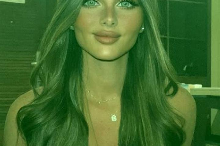 Emma, 26, a brunette dark-eyed caribbean companion based in Dorna Candrenilor. Offering GFE, Domination, 69, BDSM. Available for incall and outcall, overnigh...