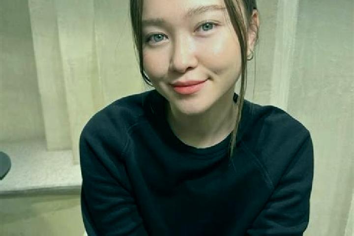 Emma, 26, a chestnut blue-eyed asian companion based in Miedzyrzec Podlaski. Offering Striptease, Erotic Massage. Available for incall and outcall, day and e...