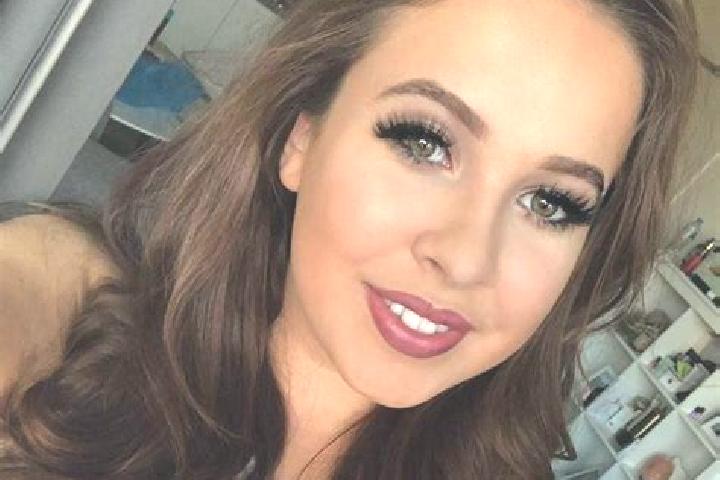 Emma, 26, a chestnut dark-eyed mixed companion based in Semeac. Offering BDSM, GFE, Dinner Date, Erotic Massage. Available for incall and outcall, day and ev...