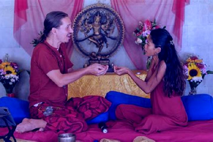 Emma, 26, a chestnut grey-eyed indian companion based in Dosso del Liro. Offering 69, Domination, Tantra. Available for incall and outcall, day and evening d...