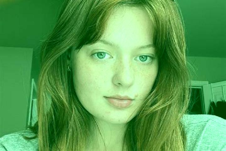 Emma, 26, a chestnut grey-eyed mediterranean companion based in Vaida-Camaras. Offering Erotic Massage, Dinner Date. Available for incall and outcall, day an...