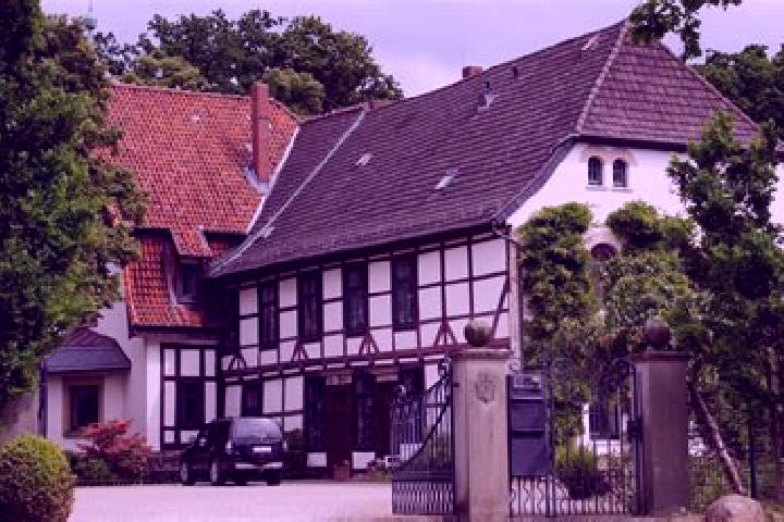 Emma, 26 — Escort in Bemerode, Germany