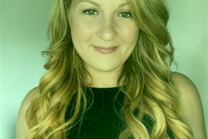 Emma, 26 — Escort in Castle Cove, Australia