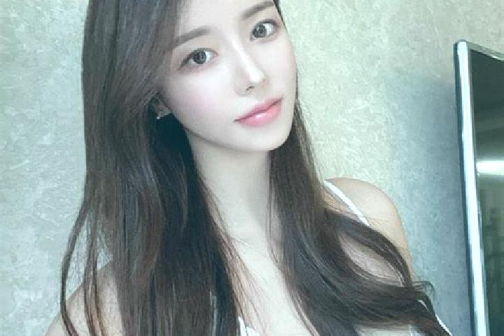 Emma, 26 — Escort in Lexington, Canada