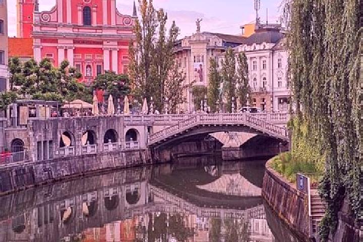 Emma, 26 — Escort in Pobrezje, Slovenia