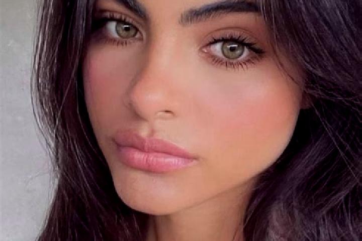 Emma, 27, a brunette green-eyed caribbean companion based in Alianca. Offering Tantra, Roleplay, Massage. Available for incall and outcall, day and evening d...