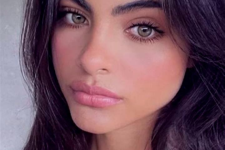 Emma, 27, a brunette green-eyed mixed companion based in Paratinga. Offering Striptease, A-Level, Domination, Overnight. Available for incall and outcall, ov...