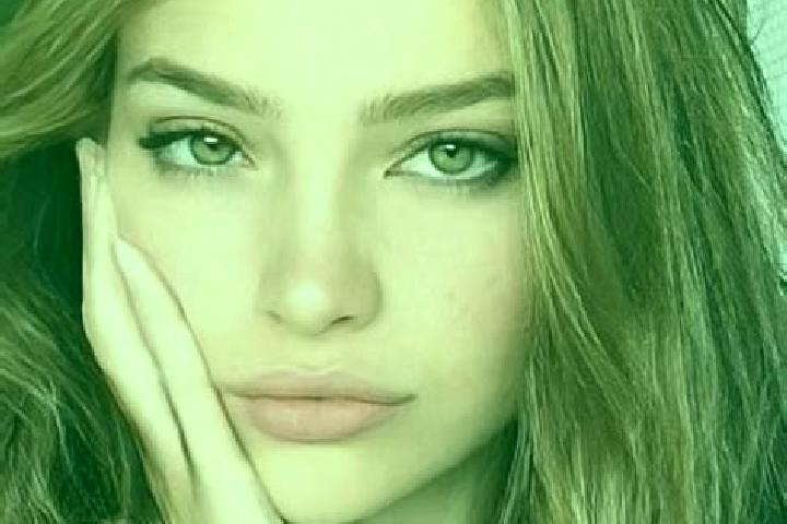 Emma, 27, a brunette green-eyed slavic companion based in De Weere. Offering CIM, Duos, Massage. Available for incall and outcall, overnight bookings available.