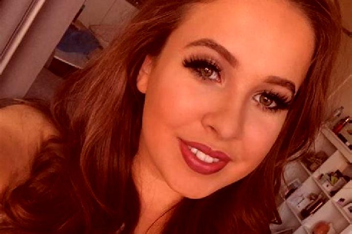 Emma, 27, a brunette grey-eyed european companion based in Overschie. Offering Dinner Date, Striptease, Duos, Couples. Available for incall and outcall, day ...