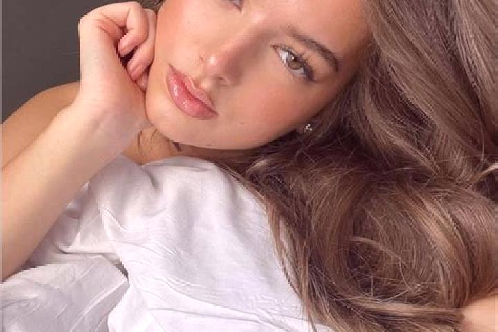 Emma, 27, a brunette hazel-eyed latina companion based in Ossey-les-Trois-Maisons. Offering Massage, OWO, Tantra, Striptease. Available for incall and outcal...