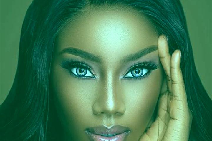 Emma, 27, a chestnut blue-eyed ebony companion based in Carmen Xhan. Offering GFE, Couples, 69, Fetish. Available for incall and outcall, day and evening dates.