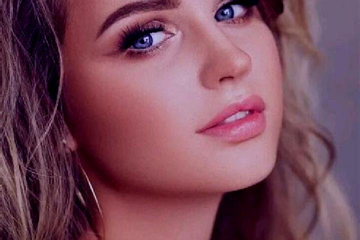 Emma, 27, a dark blonde blue-eyed slavic companion based in Zyndan. Offering Striptease, Tantra, 69, Couples. Available for incall and outcall, day and eveni...