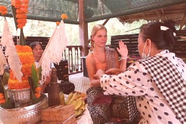 Emma, 27 — Escort in Ban Nasang, Laos