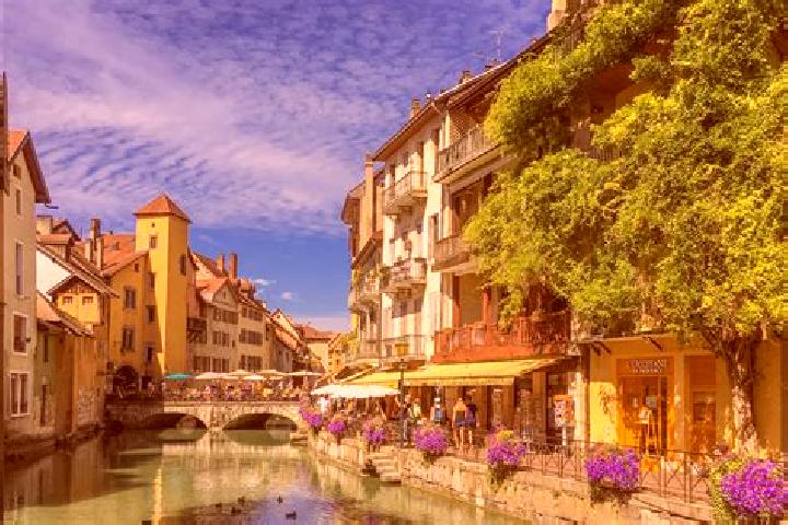 Emma, 27 — Escort in Catillon-Fumechon, France