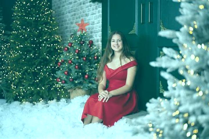 Emma, 27 — Escort in Popuvky, Czech Republic