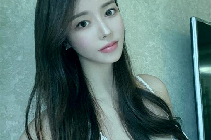 Emma, 27 — Escort in Zengjiahe, China