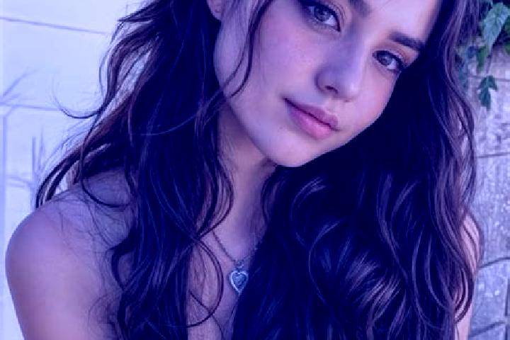 Emma, 28, a auburn amber-eyed caribbean companion based in Puerto Lindo. Offering A-Level, Roleplay, Couples. Available for incall and outcall, day and eveni...