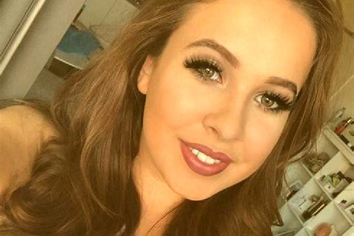 Emma, 28, a auburn blue-eyed middle eastern companion based in Monchy-Saint-Eloi. Offering Duos, Striptease, Fetish, Dinner Date. Available for incall and ou...