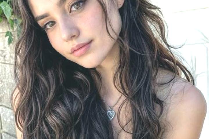 Emma, 28, a auburn brown-eyed caucasian companion based in Casalserugo. Offering A-Level, Tantra, Erotic Massage, Travel Companion. Available for incall and ...