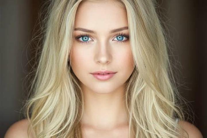 Emma, 28, a blonde brown-eyed mixed companion based in Kumeny. Offering 69, Striptease, OWO. Available for incall and outcall, day and evening dates.