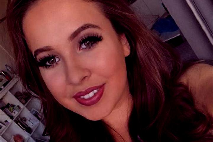 Emma, 28, a dark blonde dark-eyed mediterranean companion based in Petrohrad. Offering Erotic Massage, Couples, GFE, Overnight, CIM. Available for incall and...
