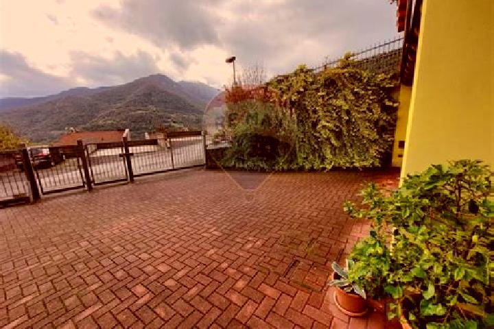 Emma, 28 — Escort in Campo Tizzoro, Italy