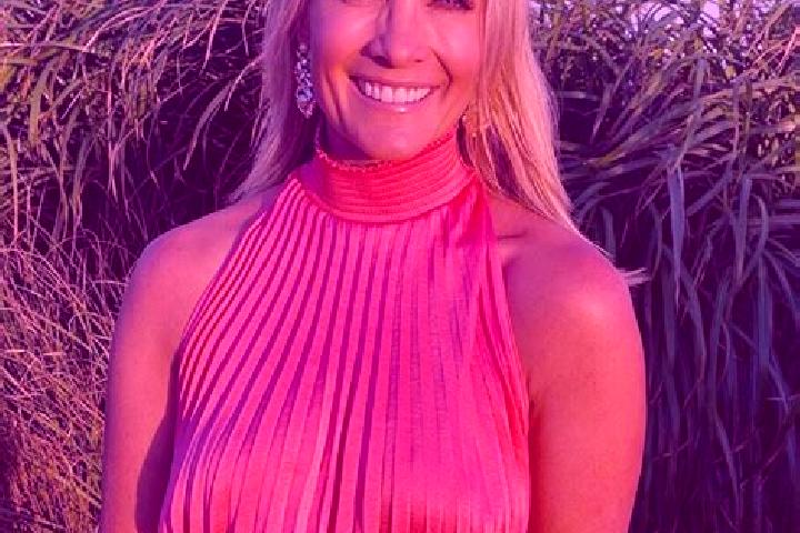 Emma, 28 — Escort in Evanston, Canada