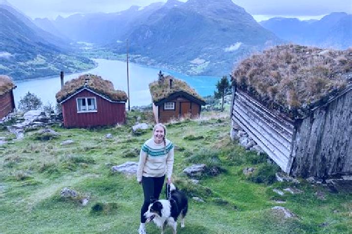 Emma, 28 — Escort in Hermansverk, Norway