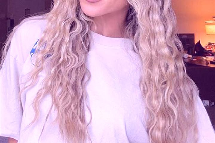 Emma, 28 — Escort in Karagach, Russia