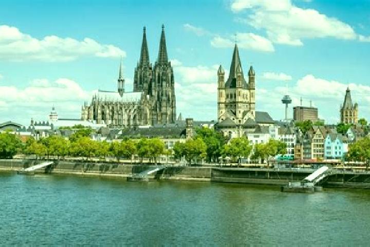 Emma, 28 — Escort in Kolln-Reisiek, Germany