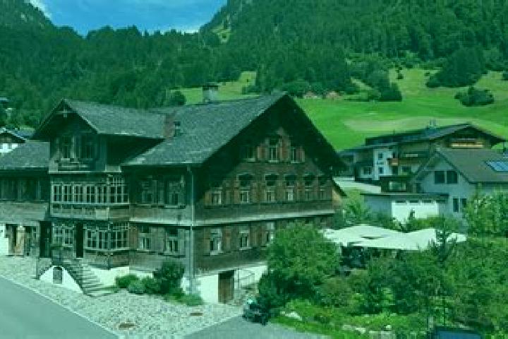 Emma, 28 — Escort in Rehmen, Austria