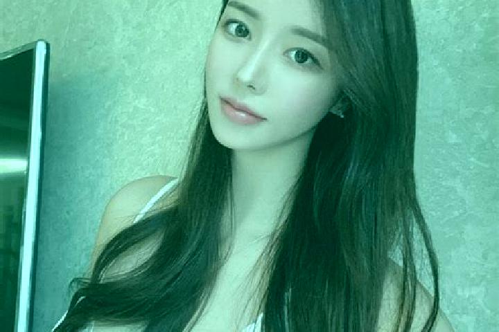 Emma, 28 — Escort in Xiaoshajiang, China