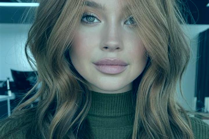 Emma, 29, a auburn blue-eyed slavic companion based in Jejelok. Offering Duos, Party Girl, OWO, Tantra. Available for incall and outcall, day and evening dates.
