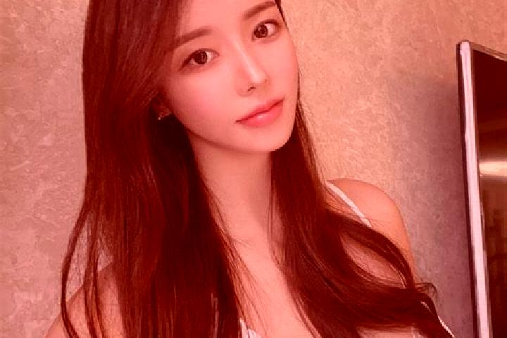 Emma, 29 — Escort in Bojongpinang, Indonesia