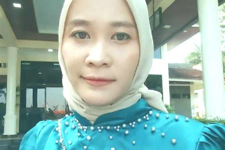 Emma, 29 — Escort in Karang Wetan, Indonesia