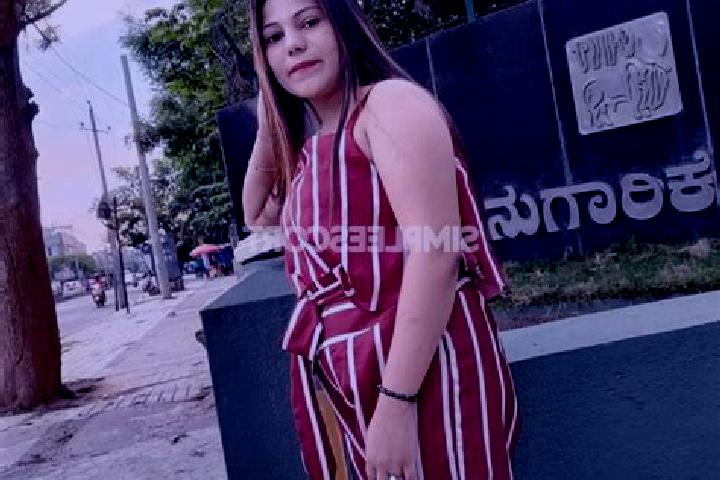 Emma, 29 — Escort in Pollachi, India