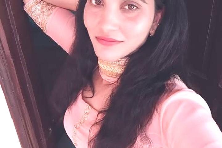 Emma, 29 — Escort in Samalkha, India