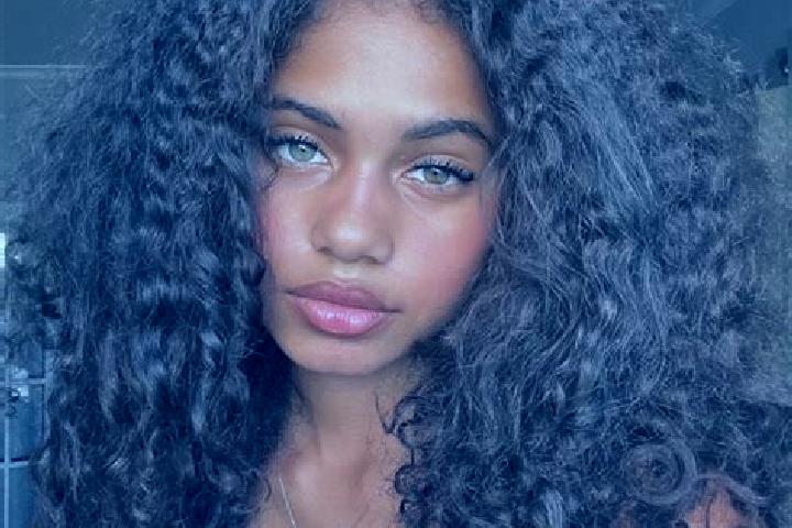 Emma, 30, a black dark-eyed ebony companion based in Roz-Landrieux. Offering Striptease, Overnight, Domination. Available for incall and outcall, overnight b...