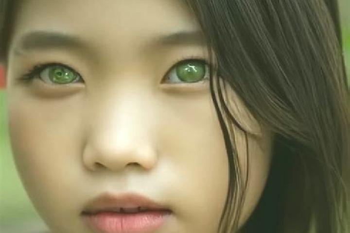Emma, 30, a brunette green-eyed asian companion based in Scotter. Offering Duos, 69, BDSM. Available for incall and outcall, day and evening dates.