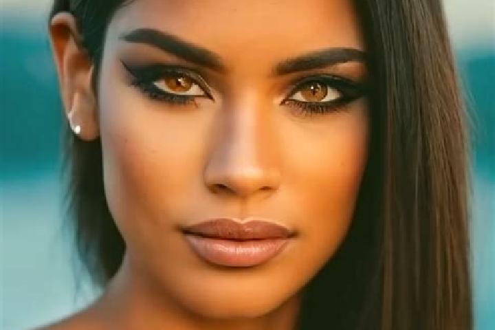 Emma, 30, a chestnut hazel-eyed latina companion based in Pauanui. Offering Fetish, Girlfriend Experience, Erotic Massage, Deep French Kissing, 69. Available...