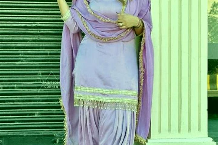 Emma, 30 — Escort in Patiala, India