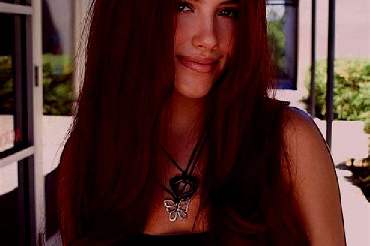 Emma, 31, a auburn dark-eyed mediterranean companion based in Kepanjen. Offering OWO, A-Level. Available for incall and outcall, day and evening dates.