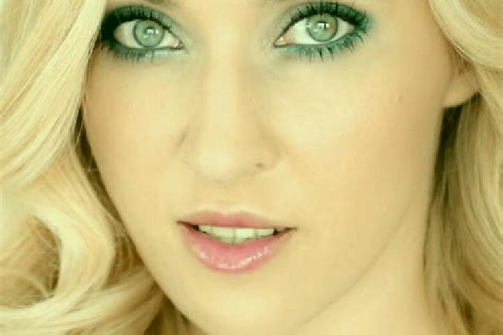 Emma, 31, a blonde green-eyed mixed companion based in Liege. Offering Erotic Massage, Tantra, Deep French Kissing, Dinner Date. Available for incall and out...