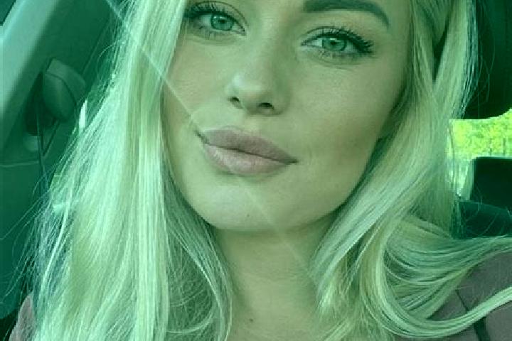 Emma, 31, a blonde hazel-eyed caucasian companion based in Plouguin. Offering CIM, Couples, Prostate Massage, Erotic Massage, Party Girl. Available for incal...