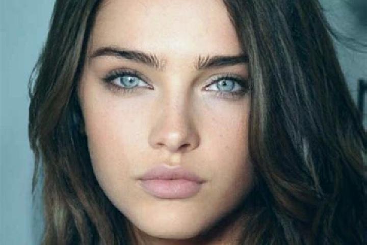 Emma, 31, a brunette brown-eyed european companion based in San Giorio. Offering OWO, 69, GFE. Available for incall and outcall, day and evening dates.