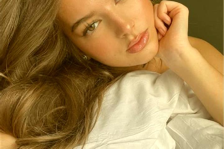 Emma, 31, a brunette hazel-eyed slavic companion based in Mewet. Offering 69, Tantra, A-Level, Roleplay. Available for incall and outcall, overnight bookings...