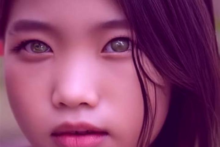 Emma, 31, a red green-eyed asian companion based in Forfar. Offering Striptease, Party Girl, Erotic Massage. Available for incall and outcall, overnight book...